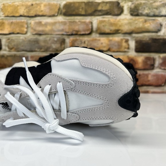 New Balance 327 Casual Sneakers Womens Size 7.5 Seasalt White Black WS327V1 - Picture 2 of 12